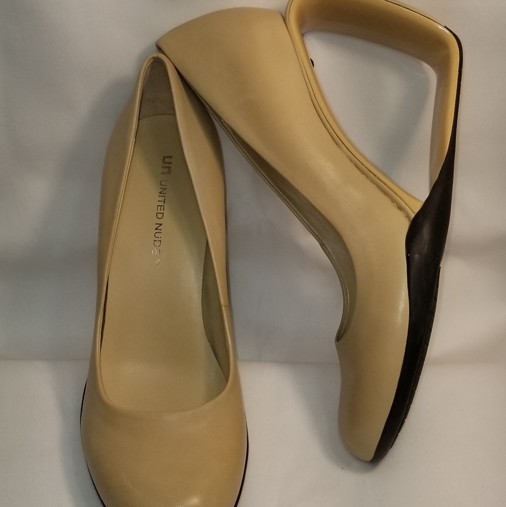 United Nude Step Mobius Pump - Tan/Beige